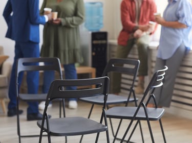 Vad händer om bostadsrättsföreningens styrelse avgår?