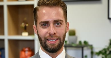 Emanuel Turgay mäklare i Botkyrka