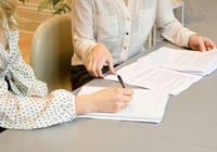 När får man handpenningen av mäklaren?