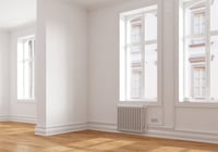 Kan man äga en bostadsrätt utan att vara skriven där?