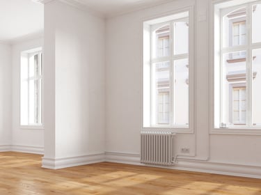 Kan man äga en bostadsrätt utan att vara skriven där?
