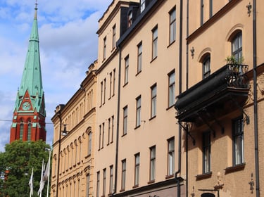 Hur många lägenheter eller hus får man köpa och sälja per år?