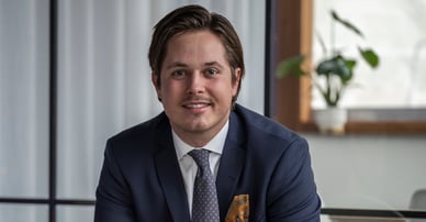 Adam Ulfung mäklare i Solna, Ekerö, Sundbyberg, Mariehäll, Vasastan och Bromma