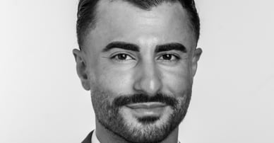 Arash Ghaznavi mäklare i Solna